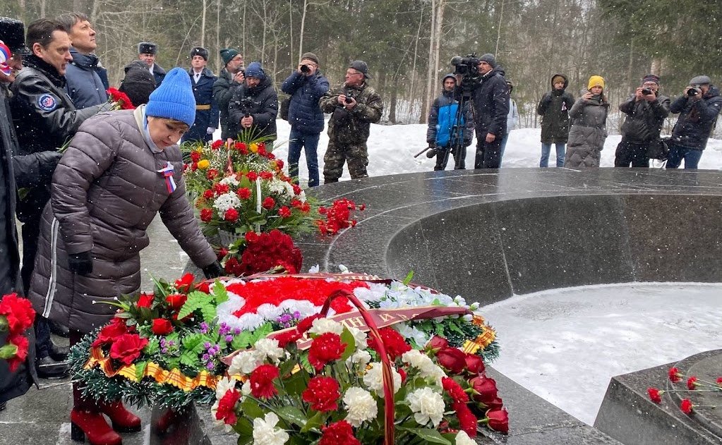 Ольга Хохлова почтила память Героев Советского Союза Ю. Гагарина и В. Серегина