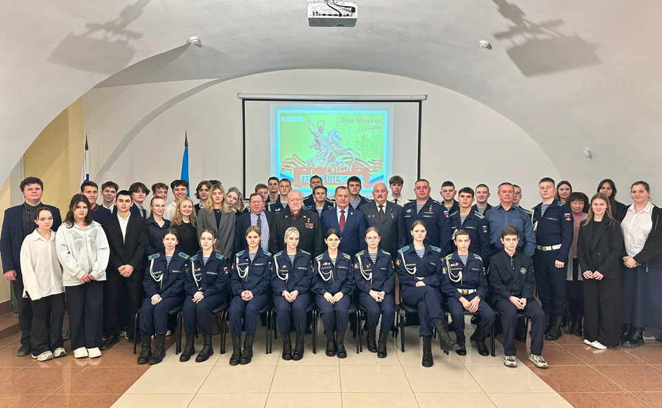 Игорь Мурог организовал встречу учащихся рязанских школ с Героями Советского Союза и России ко Дню Героев Отечества