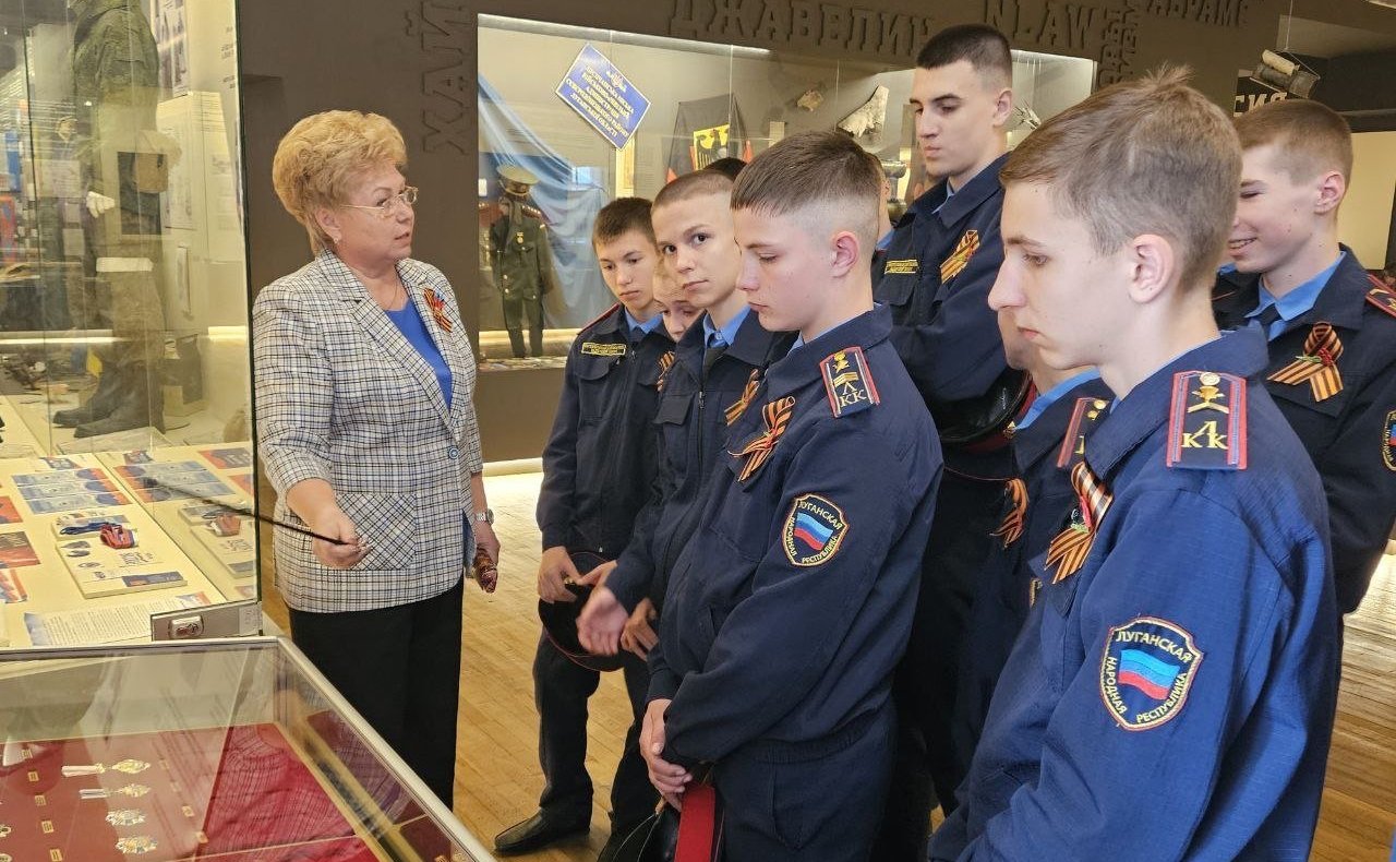 Ольга Бас провела в ЛНР урок мужества «Две войны — два мира»