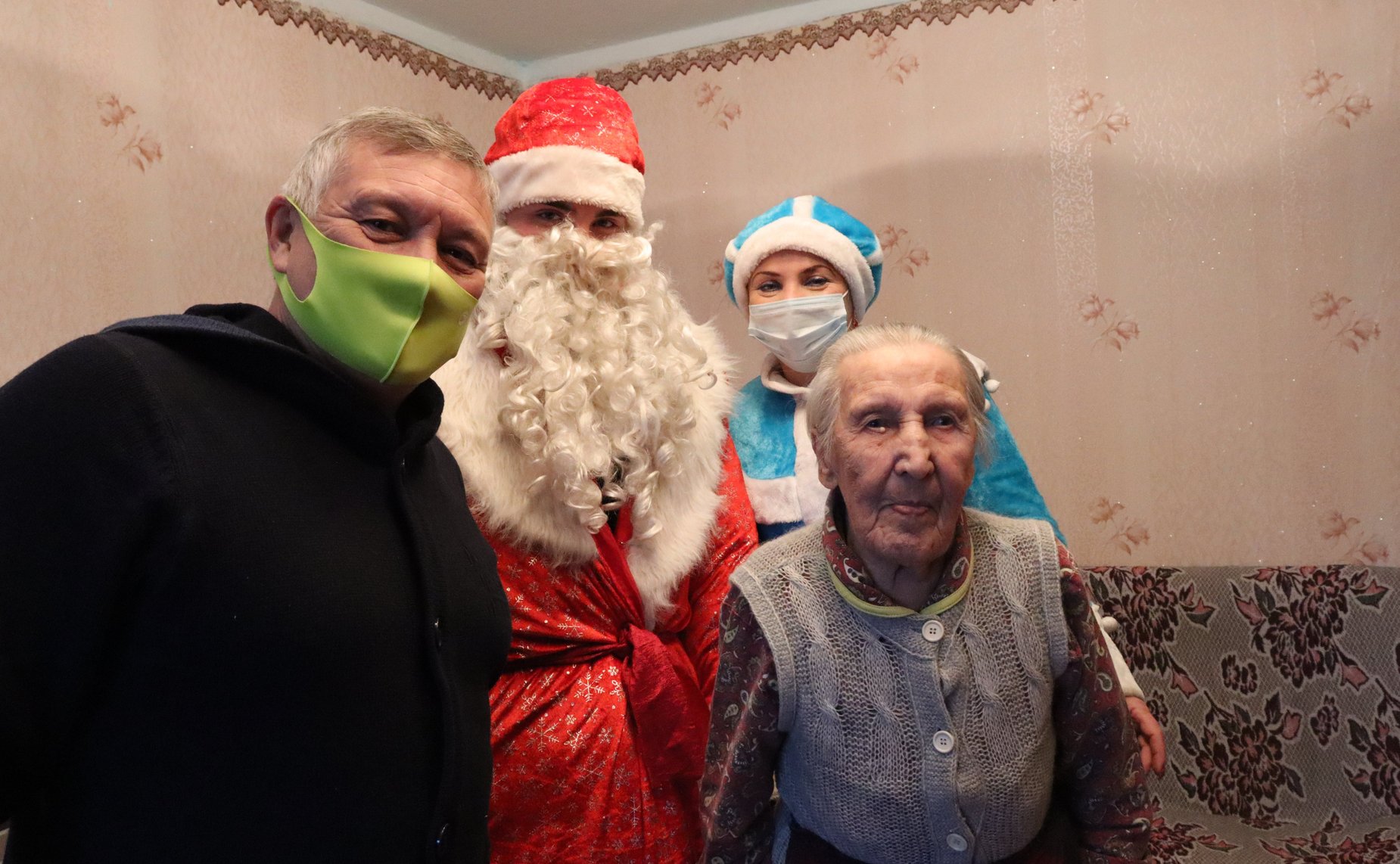 Сергей Михайлов в рамках Всероссийского проекта «Историческая память» поздравил с наступающим Новым годом и Рождеством ветеранов Нерчинского района