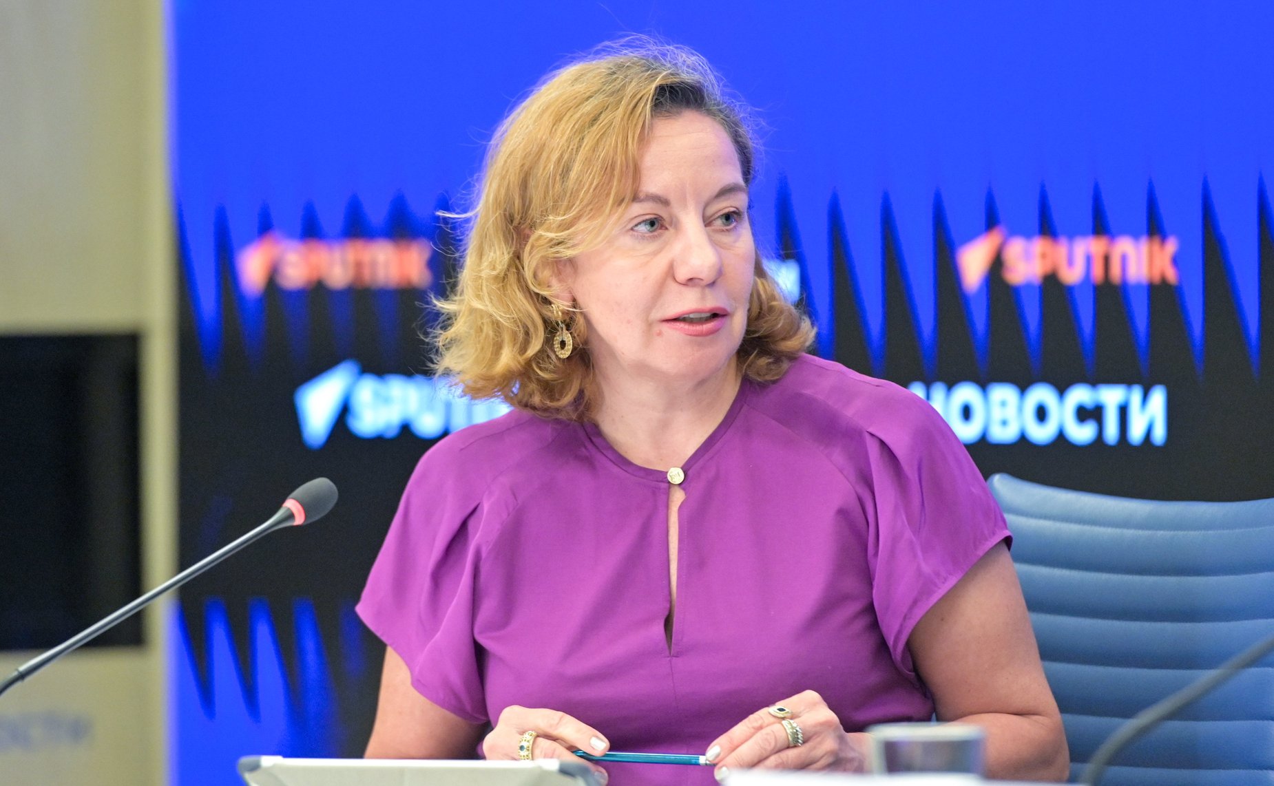 В пресс-центре МИА «Россия сегодня» председатель Комитета СФ по аграрно-продовольственной политике и природопользованию Александр Двойных и его первый заместитель Сергей Митин провели пресс-конференцию на тему «Российское село: настоящее и будущее»