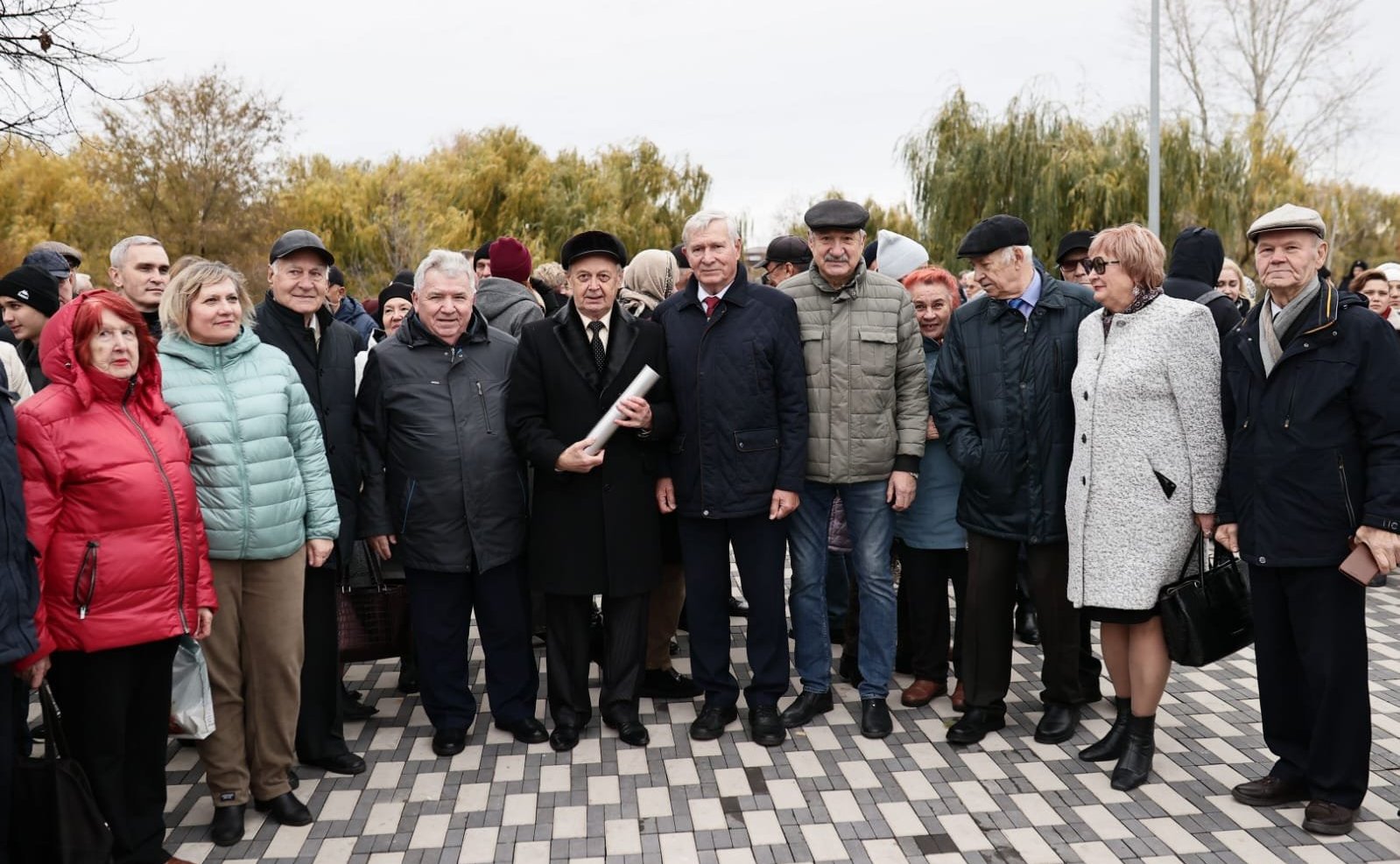 Сергей Рябухин и Айрат Гибатдинов приняли участие в церемонии закладки капсулы на месте будущего памятника молодым строителям авиакомплекса и аллеи авиастроителей