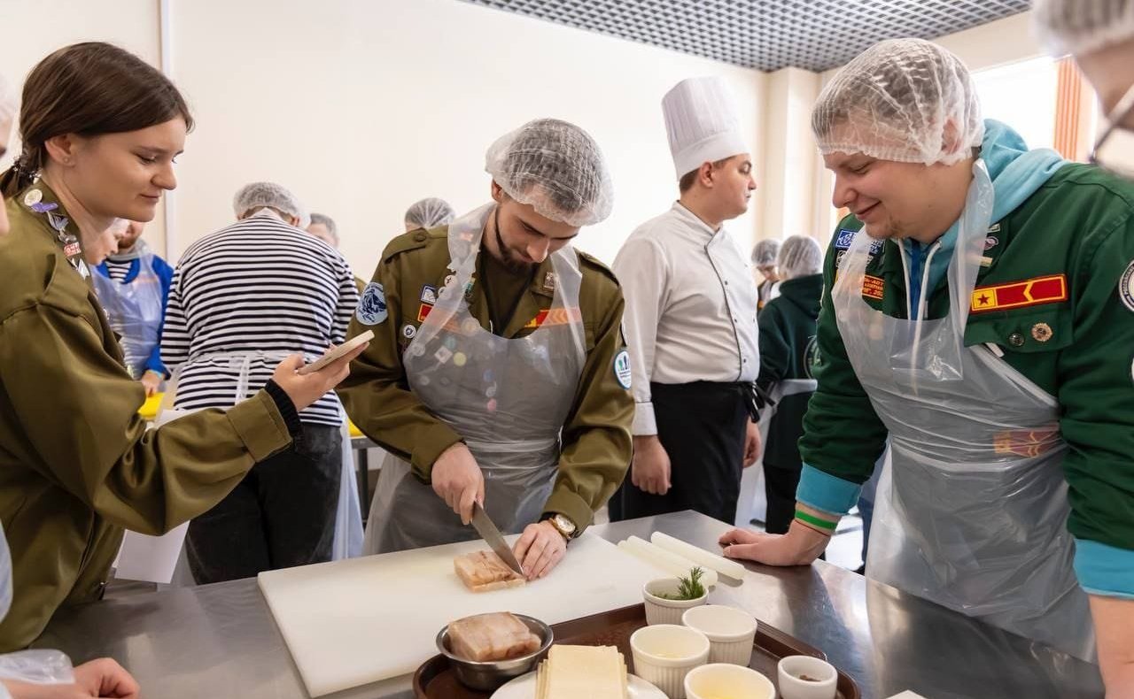 Андрей Хапочкин в ходе поездки в регион встретился с командирами студенческих трудовых отрядов