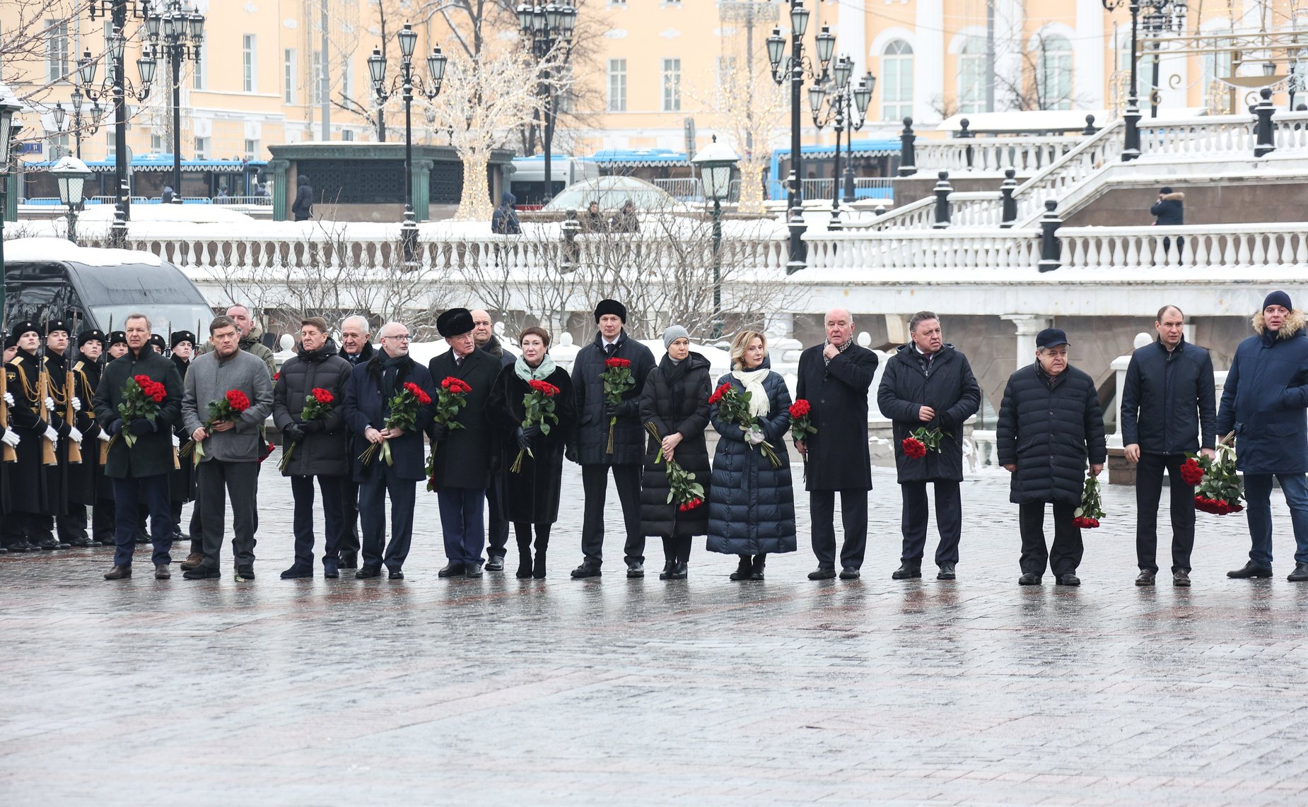 Председатель Совета Федерации Валентина Матвиенко и сенаторы РФ приняли участие в церемонии возложения цветов к Могиле Неизвестного Солдата