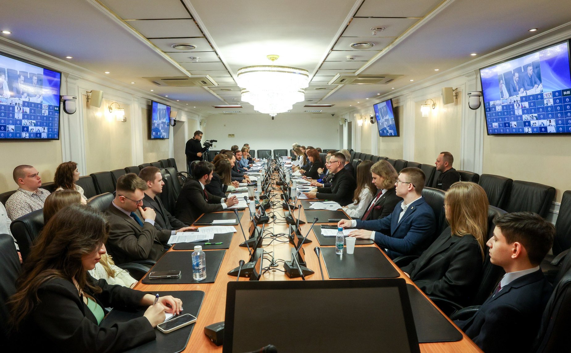 Круглый стол на тему «Роль институтов гражданского общества и органов публичной власти в развитии туристской отрасли РФ»