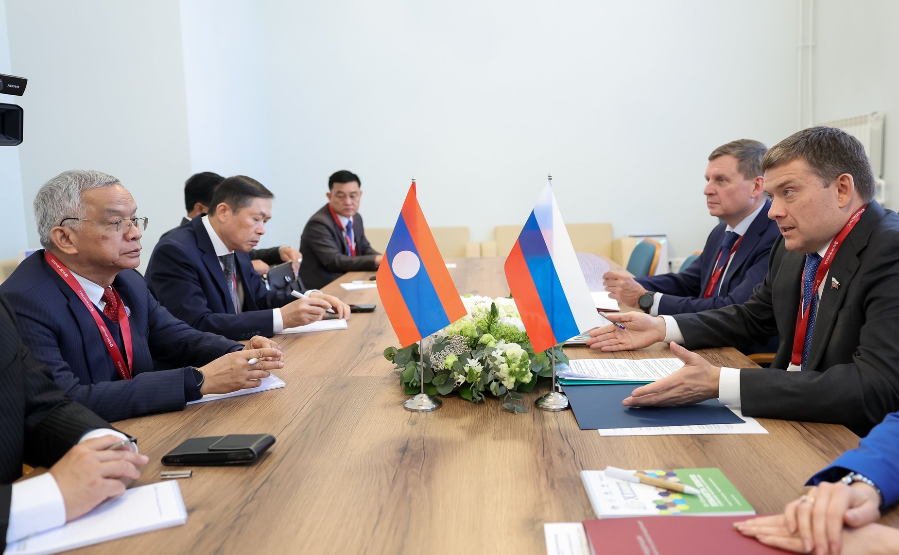Встреча заместителя Председателя СФ Николая Журавлева с заместителем Председателя Национального собрания Лаосской Народно-Демократической Республики