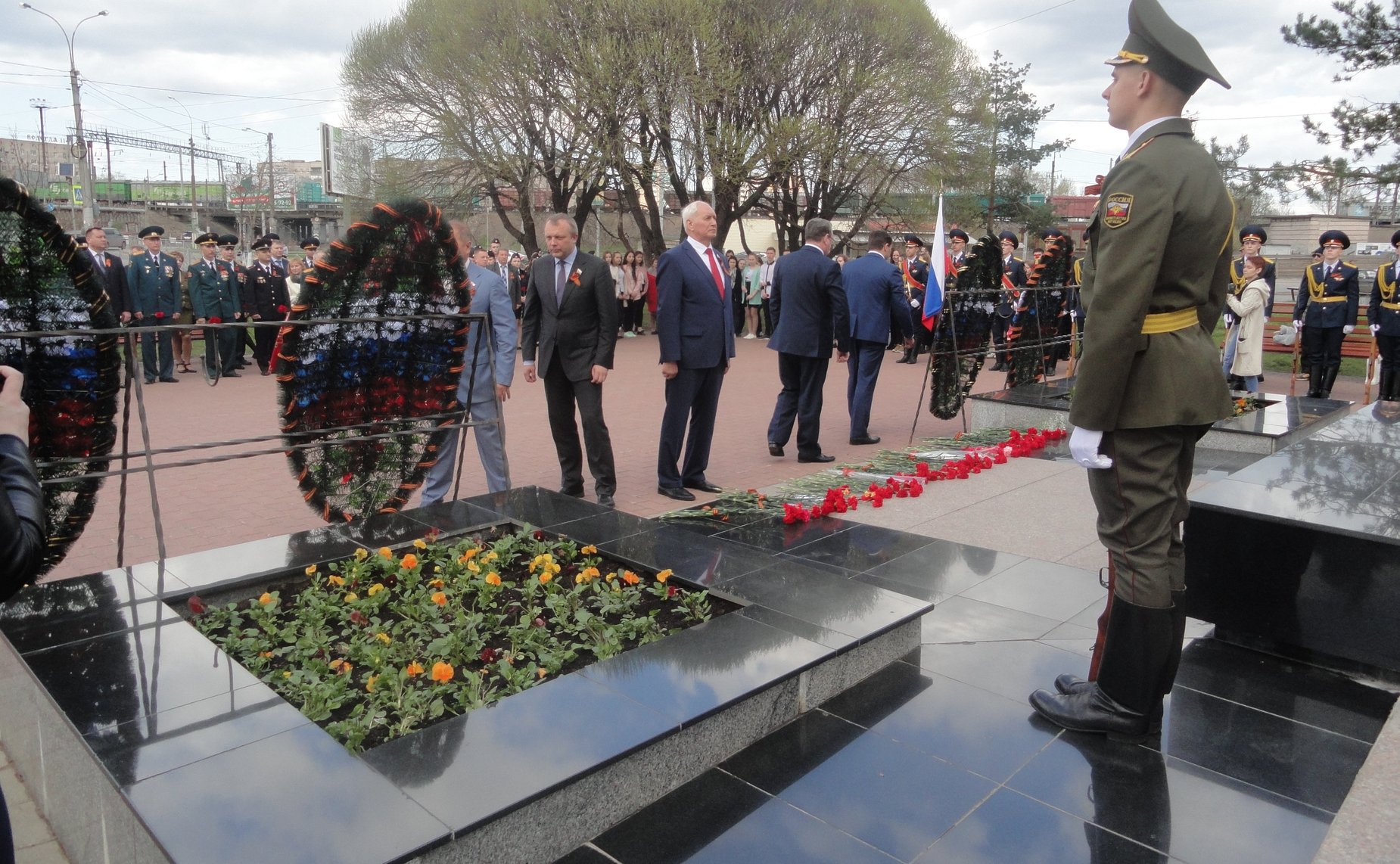 Николай Тихомиров принял участие в торжественной церемонии возложения цветов к Мемориалу «Вечный огонь Славы»
