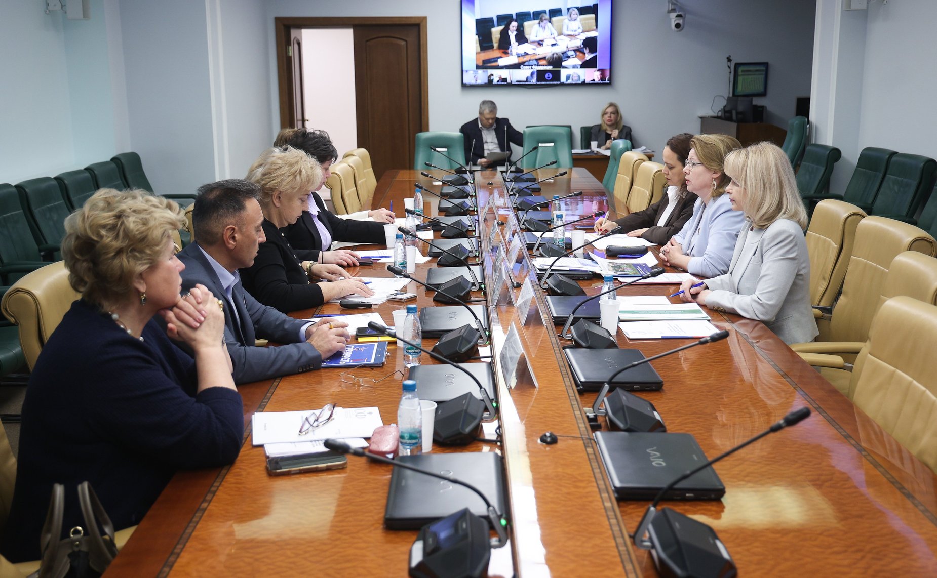 Совещание Комитета Совета Федерации по социальной политике «Профилактика социального сиротства: внедрение семьесберегающего подхода»