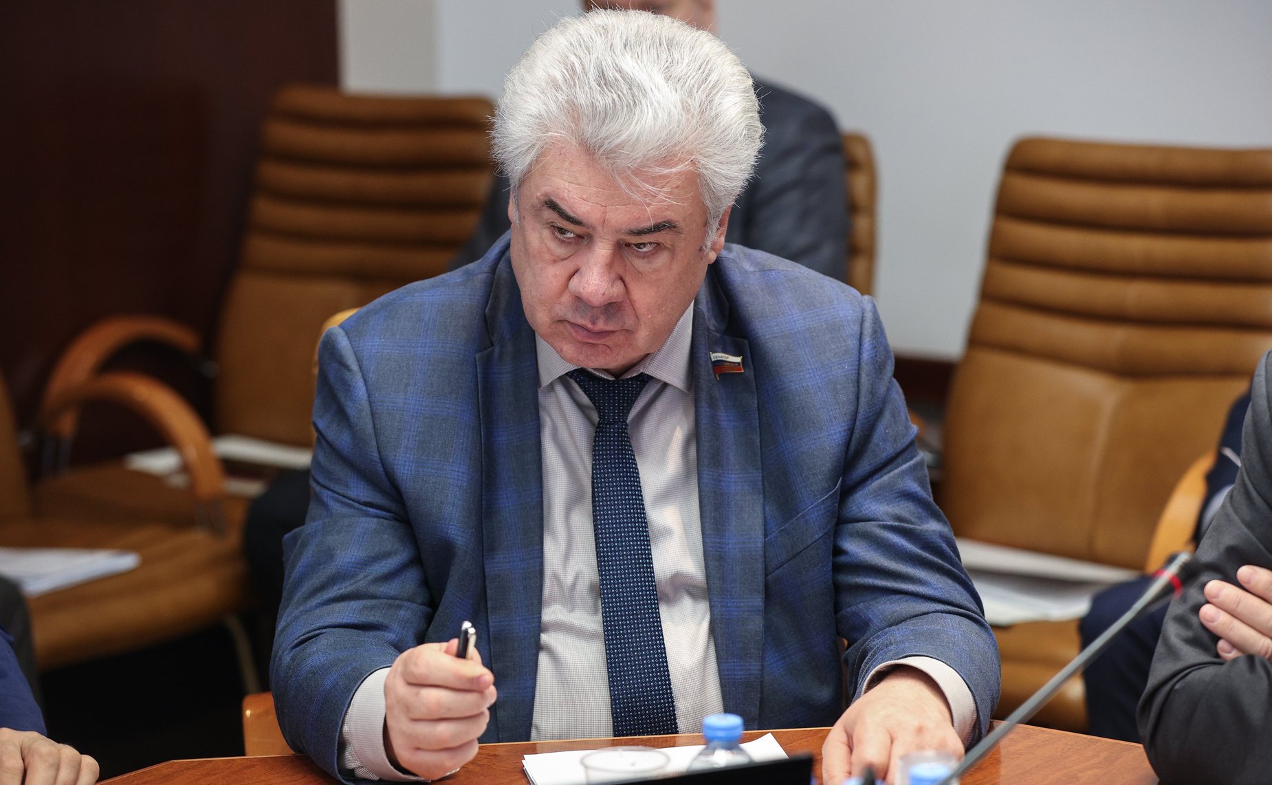 Виктор Бондарев