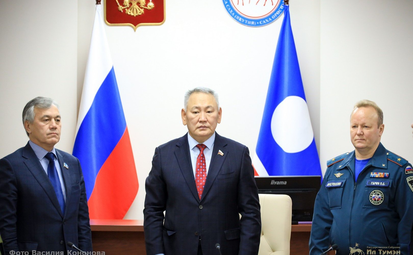 Сахамин Афанасьев вручил медали Совета Федерации «За проявленное мужество» трем юным якутянам