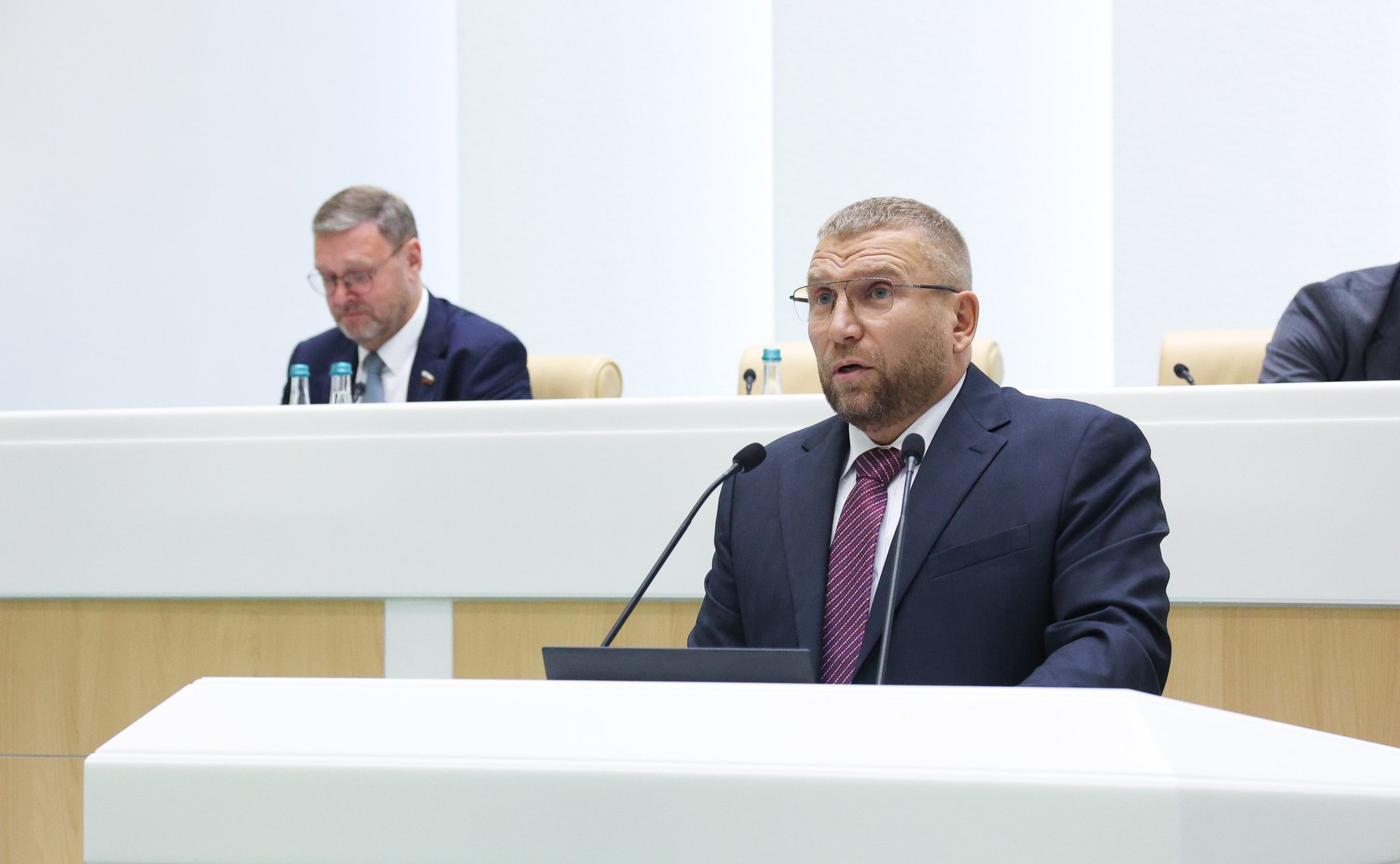 Руководитель Федеральной таможенной службы Валерий Пикалев