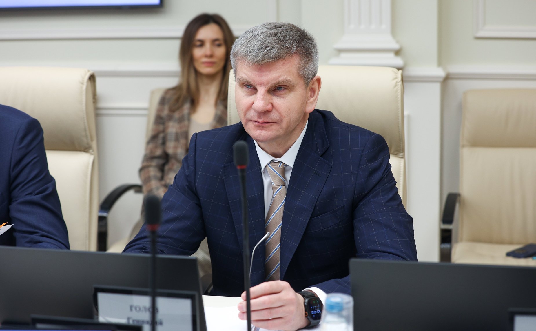 Геннадий Голов