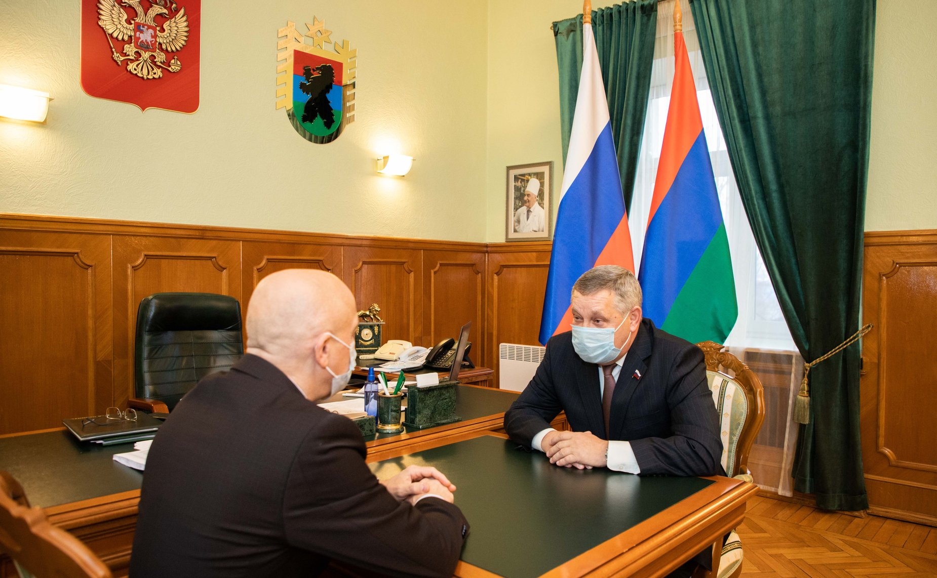 Александр Ракитин в ходе рабочей поездки в регион провел рабочую встречу с Председателем Законодательного Собрания Республики Карелия Элиссаном Шандаловичем
