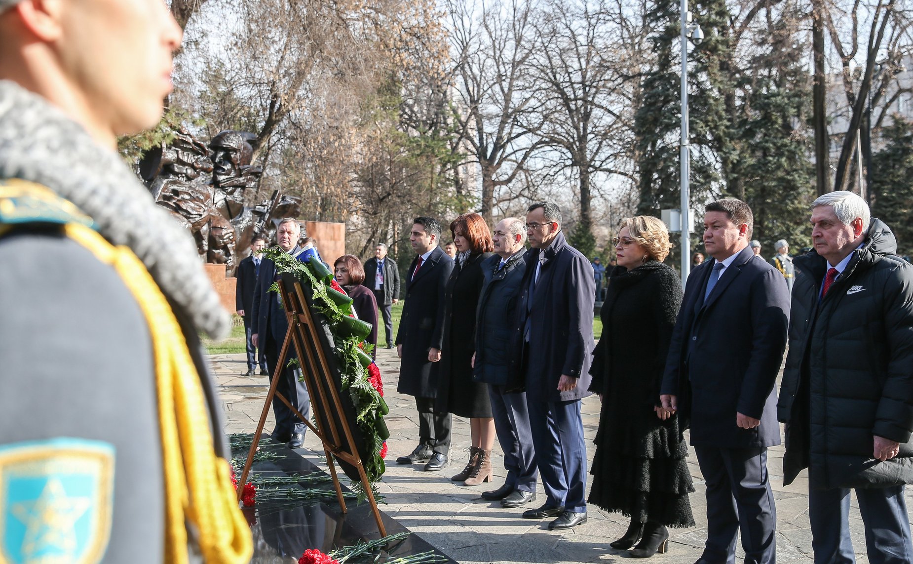 Церемония возложения цветов к Мемориалу славы, посвященному 28 героям-панфиловцам
