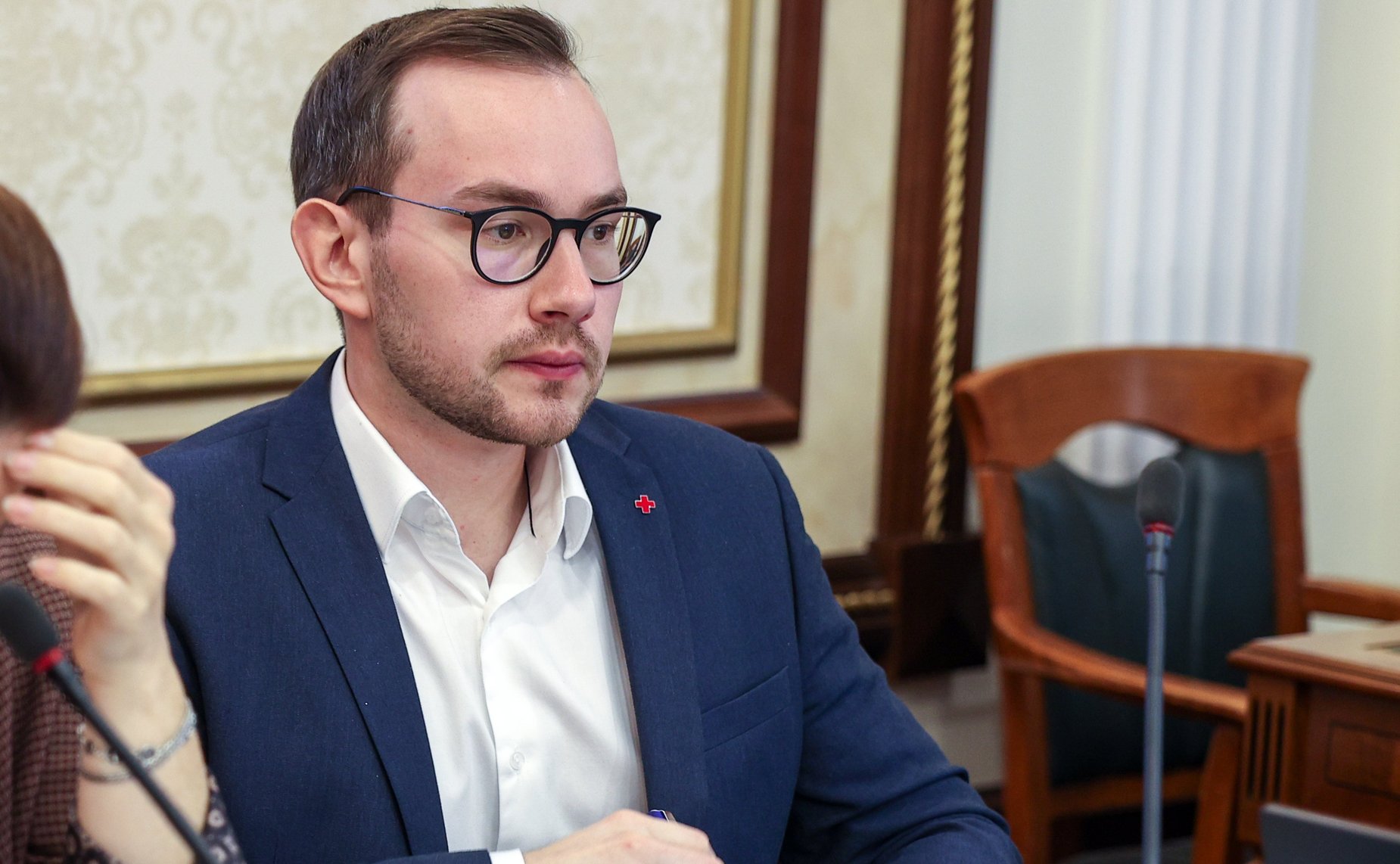 Круглый стол Комитета СФ по обороне и безопасности совместно с Комитетом СФ по социальной политике на тему «О деятельности государственных органов по поиску погибших, пропавших без вести и освобождению попавших в плен участников СВО»