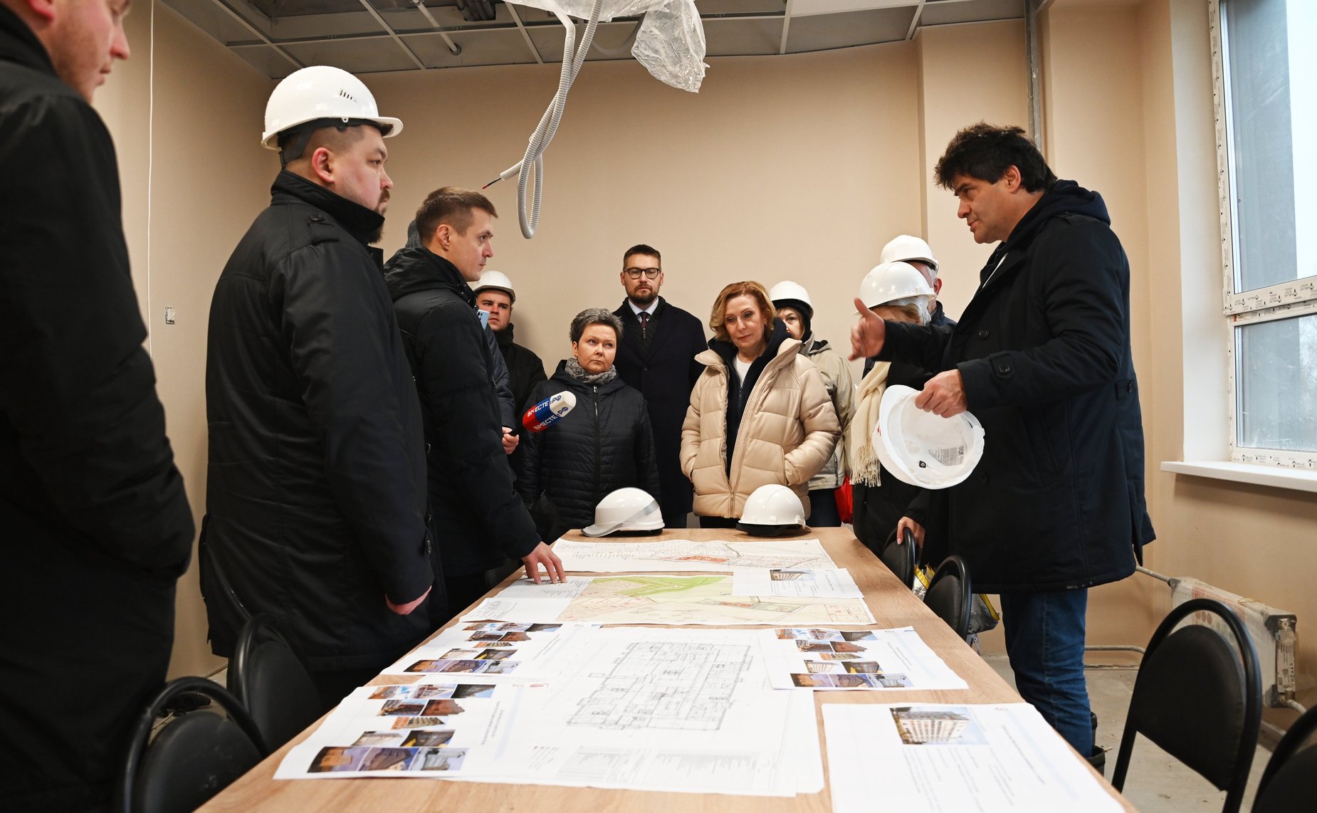 Сенаторы РФ осмотрели строящейся корпус Смоленского областного онкологического клинического диспансера