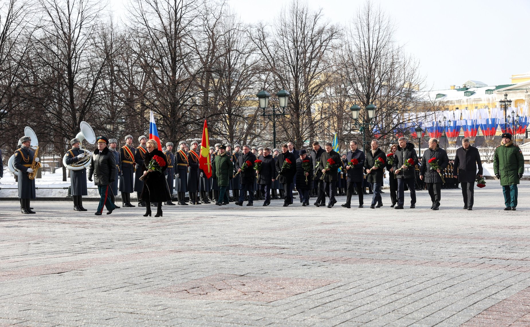 Председатель Совета Федерации Валентина Матвиенко возложила цветы к Могиле Неизвестного Солдата у Кремлевской стены