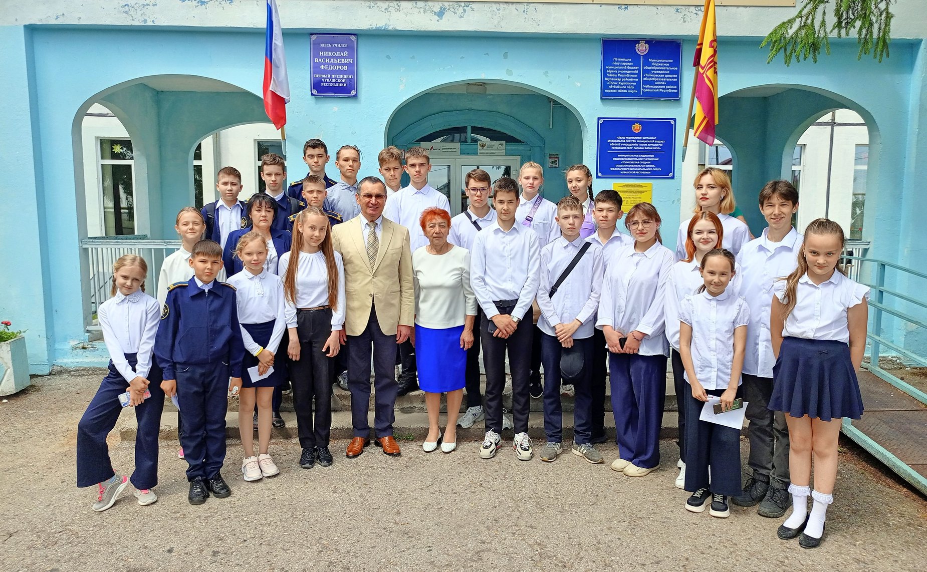 Николай Федоров посетил Толиковскую среднюю общеобразовательную школу Чебоксарского муниципального округа и встретился с педагогами и учащимися
