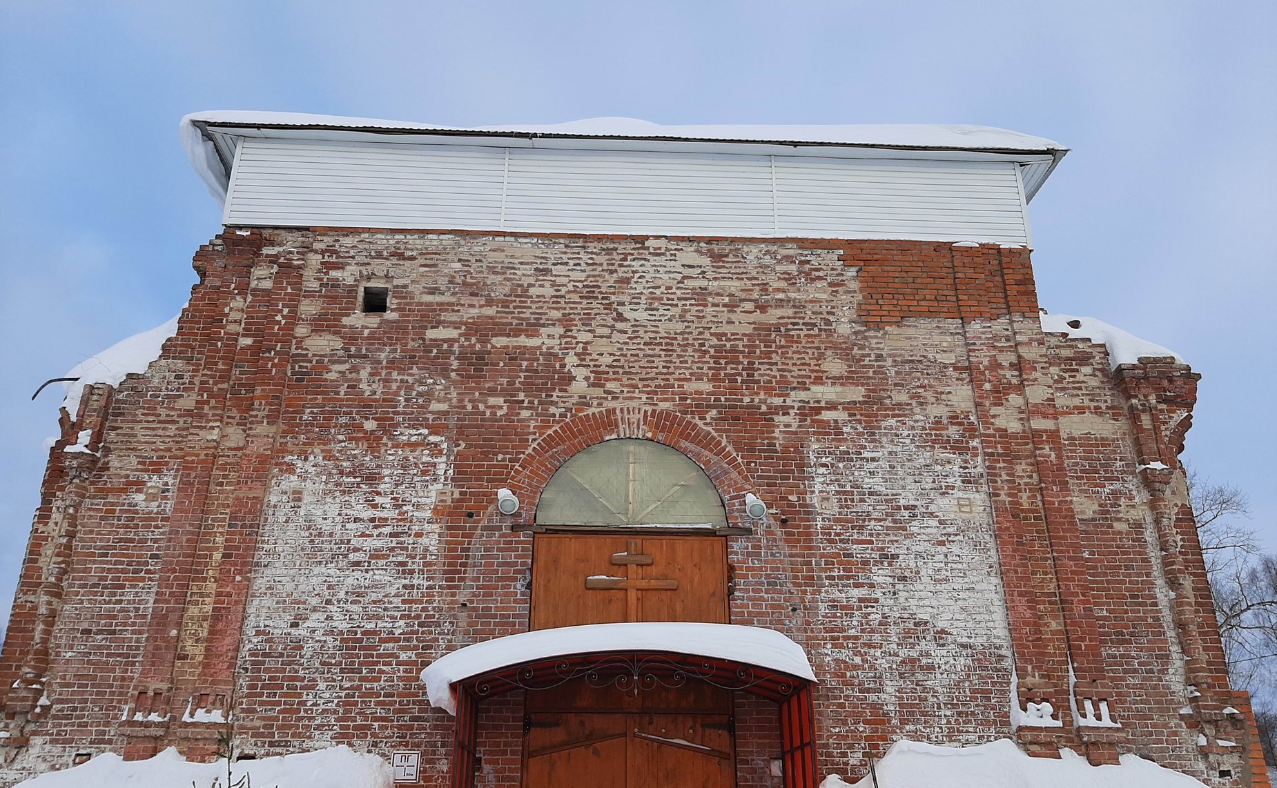 Сенатор Сергей Мартынов проверил ход работ по реконструкции храма в Илети