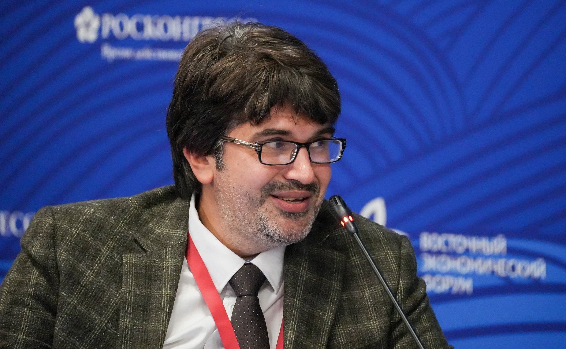 Сессия «Роль Сибири в развороте на Восток – как использовать дальневосточный опыт?». Сенаторы принимают участие в VIII Восточном экономическом форуме