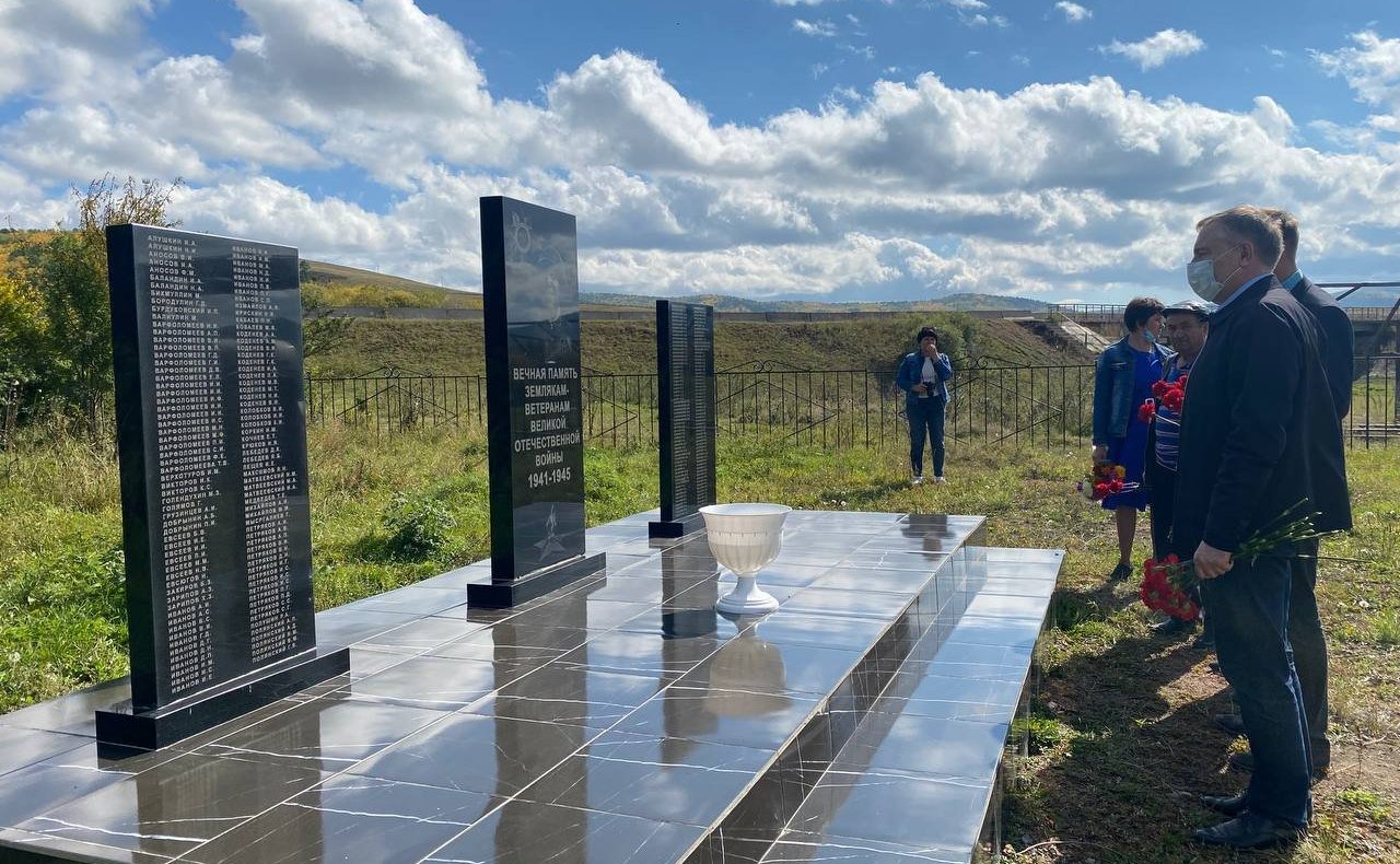 Александр Варфоломеев посетил социальные объекты в селах Республики Бурятия