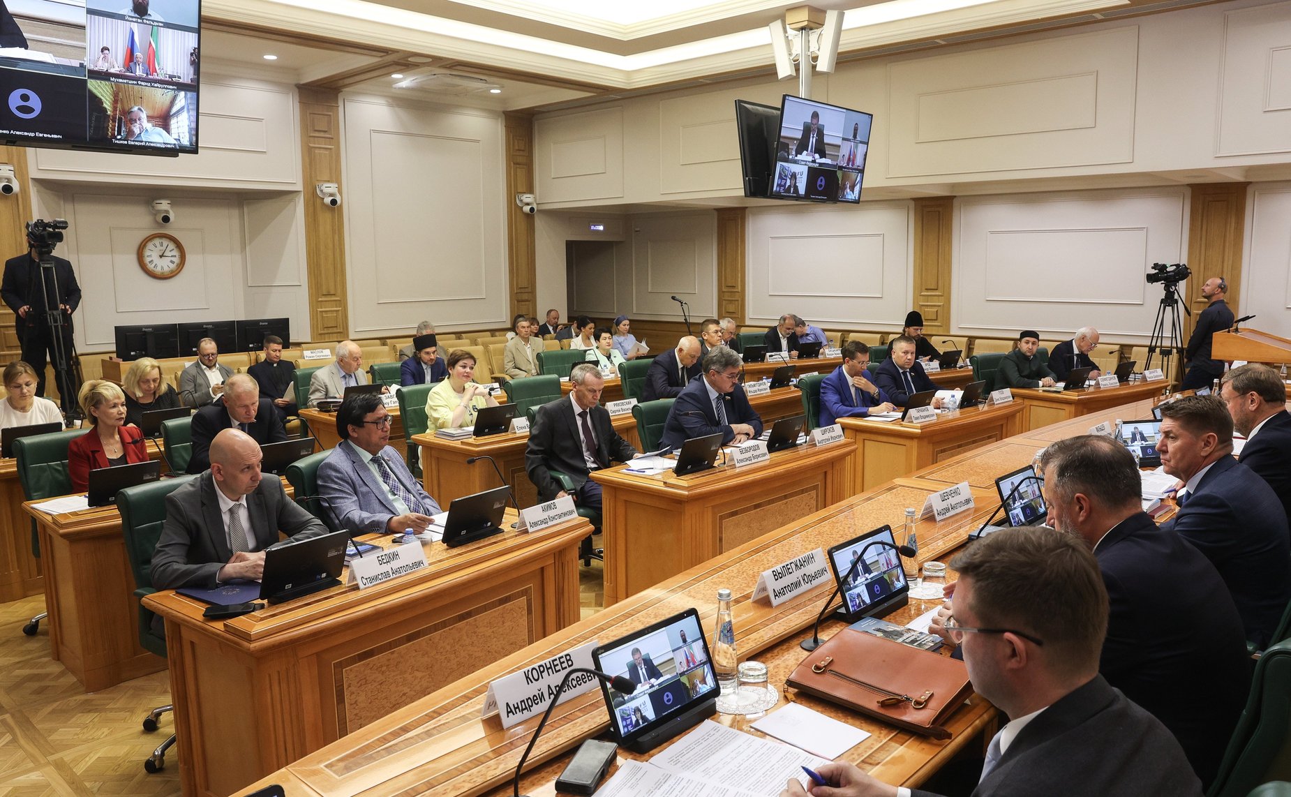 Заседание Совета по межнациональным отношениям и взаимодействию с религиозными объединениями на тему «Актуальные вопросы сохранения и укрепления традиционных российских духовно-нравственных ценностей в новой геополитической обстановке»