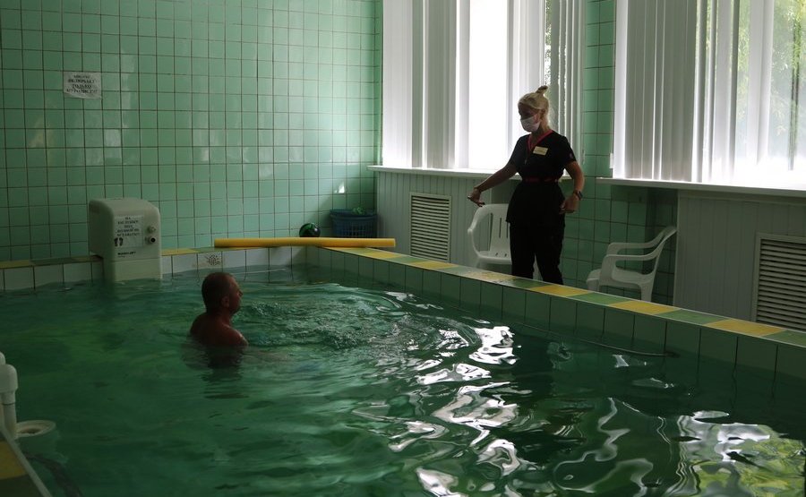 Олег Цепкин в ходе поездки в регион проинспектировал работу двух промышленных предприятий Сосновского района