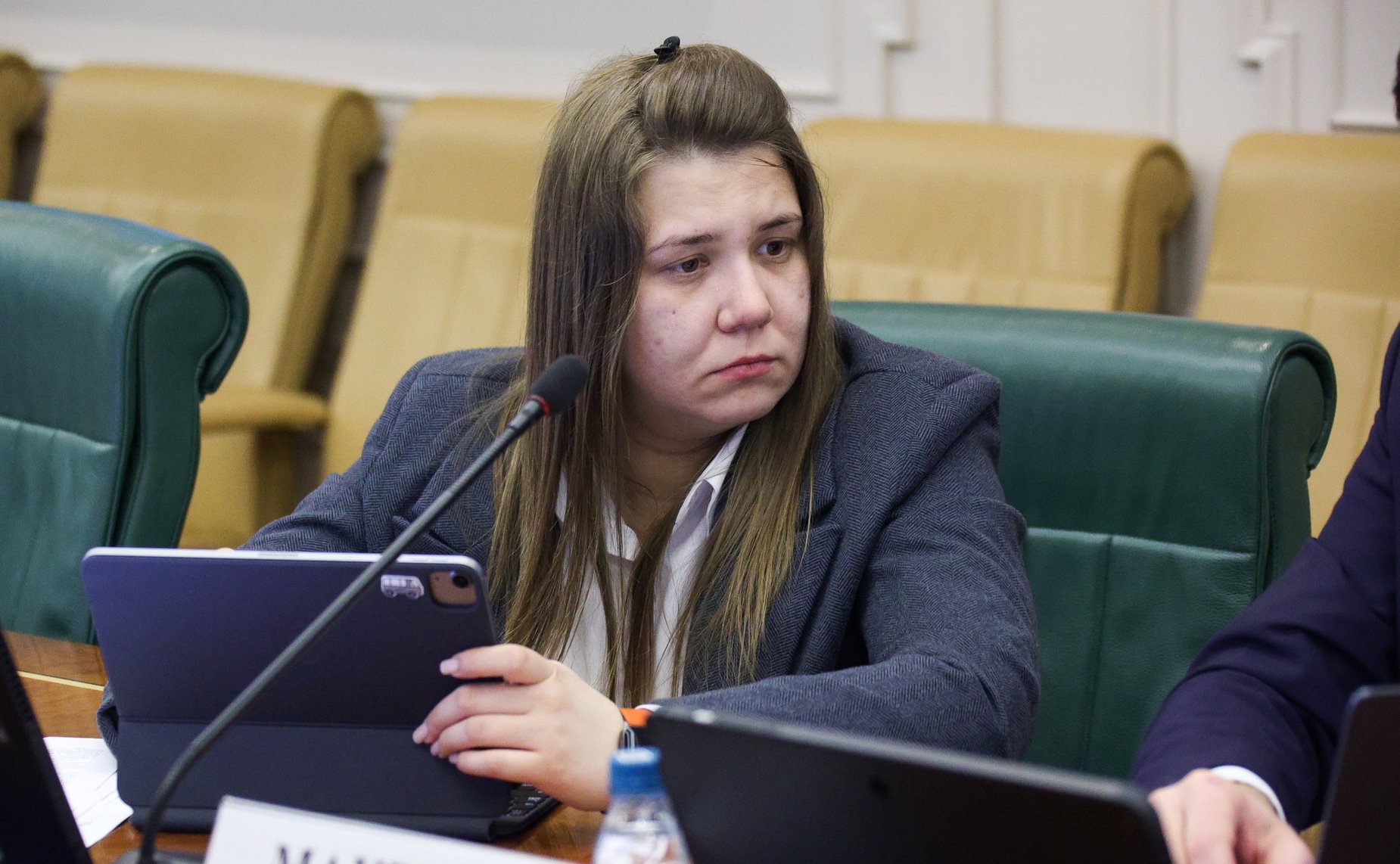 Совещание Комитета СФ по экономической политике по вопросу движения по автомобильным дорогам транспортных средств, осуществляющих перевозку твердых коммунальных отходов, с превышением допустимой нагрузки на ось