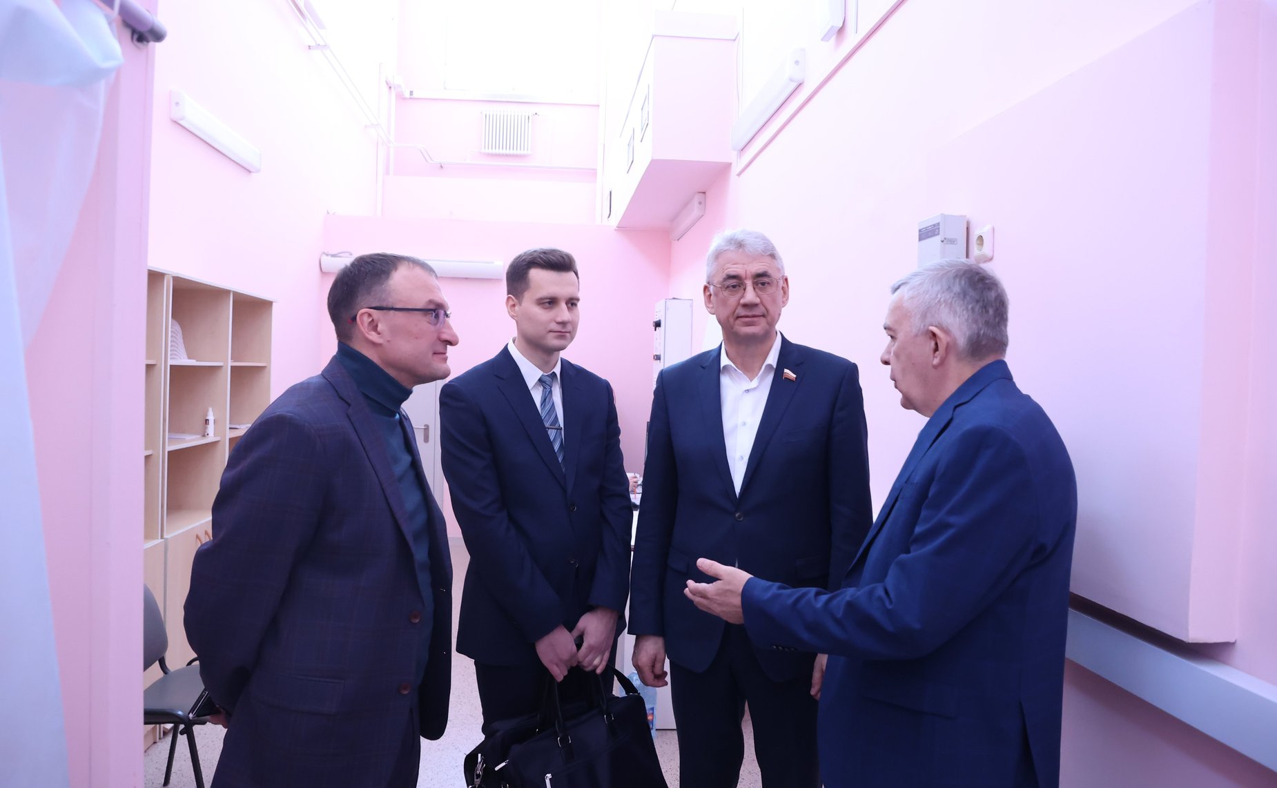 Виктор Калашников посетил краевой клинический центр онкологии в Хабаровске