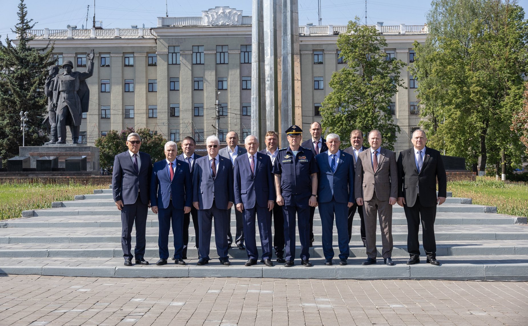 Сенаторы РФ приняли участие в возложении венка и цветов на Мемориальном комплексе «Три штыка»