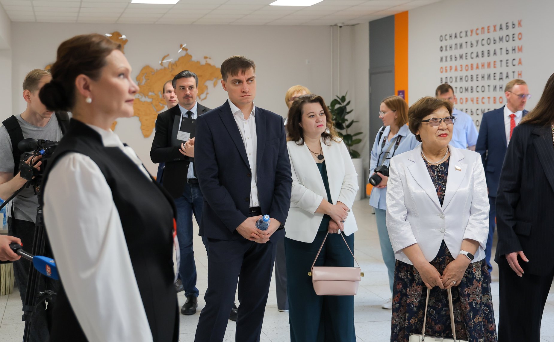 Выездное заседание Комитета СФ по науке, образованию и культуре «Развитие системы непрерывного образования для обеспечения технологического лидерства региона (на примере Вологодской области)». СОШ №8
