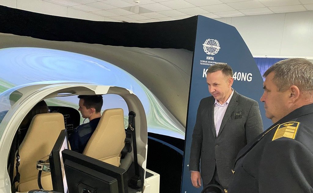 Олег Алексеев побывал в Краснокутском летном училище гражданской авиации имени заслуженного пилота СССР Васина И.Ф