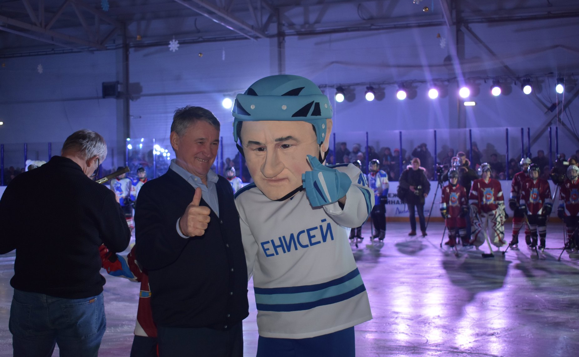 Вице-спикер принял участие в обсуждении путей развития Образовательного центра – кадетской школы «Корабелы Прионежья», а также дал старт гонке «Лыжня России»