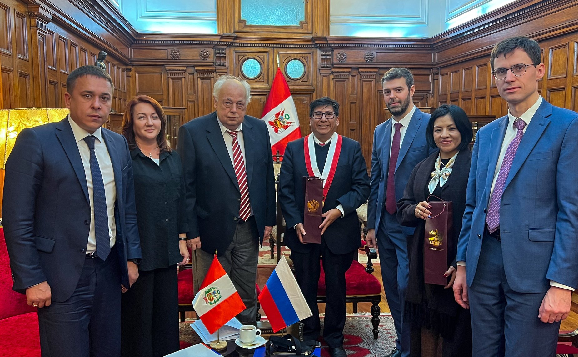 Сенаторы РФ встретились со вторым заместителем Председателя Конгресса Республики Перу Вальдемаром Серроном Рохасом