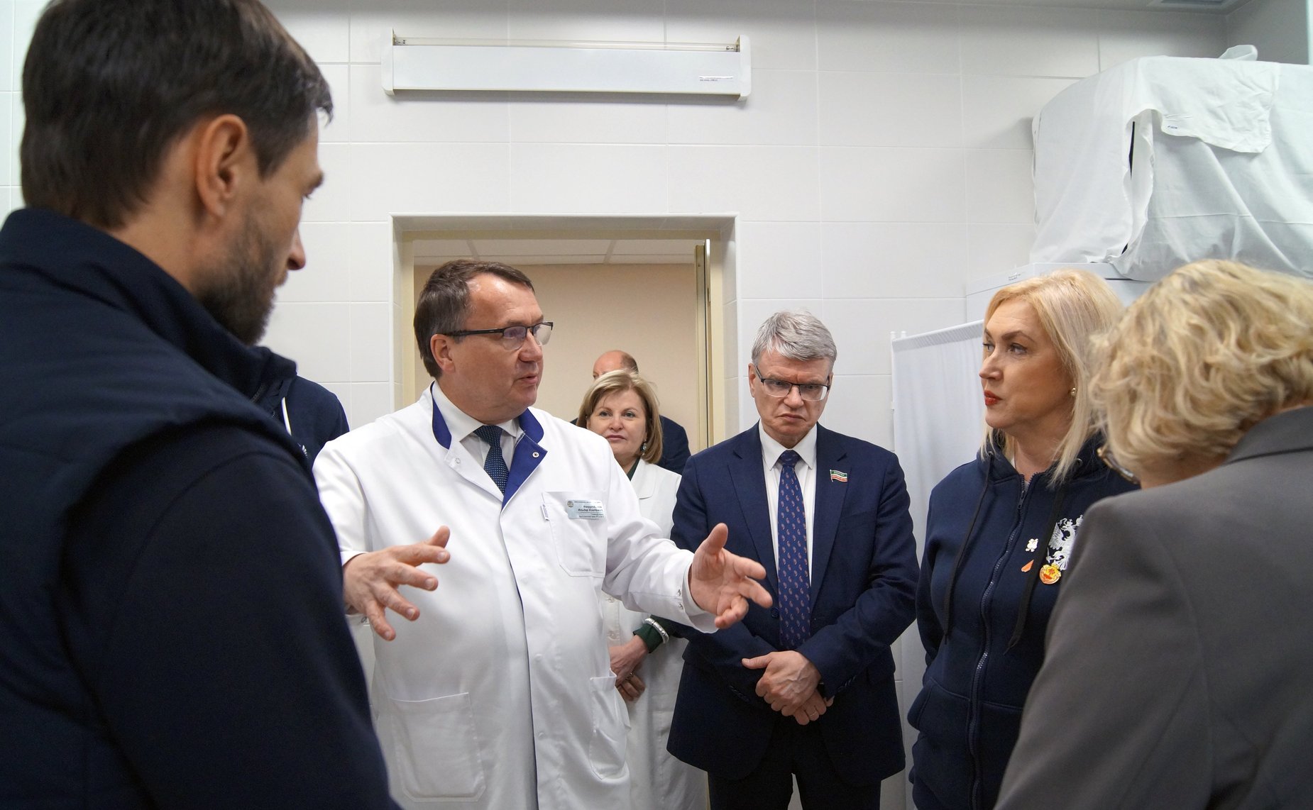 Сенаторы посетили госпиталь для ветеранов войн