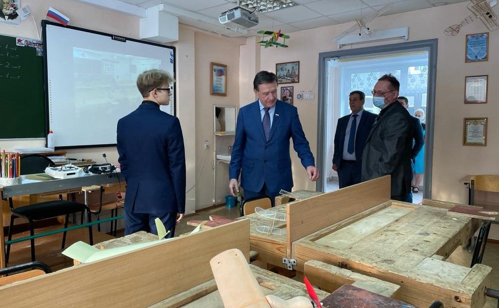 Сергей Рябухин посетил Авторский лицей в Ульяновске