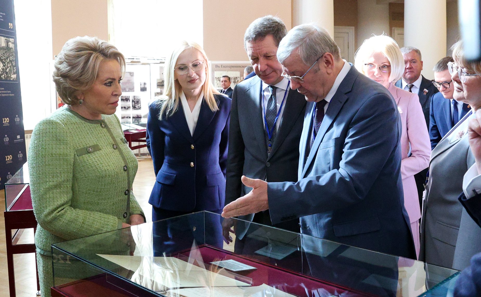 Выставка исторических материалов начала XX века, посвященных процессу становления российского двухпалатного парламента