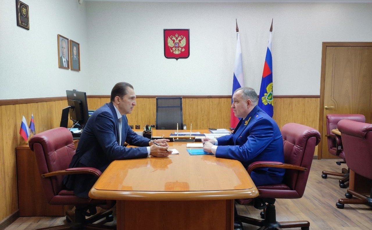 Встреча Андрея Хапочкина и прокурора Сахалинской области Вячеслава Шайбекова