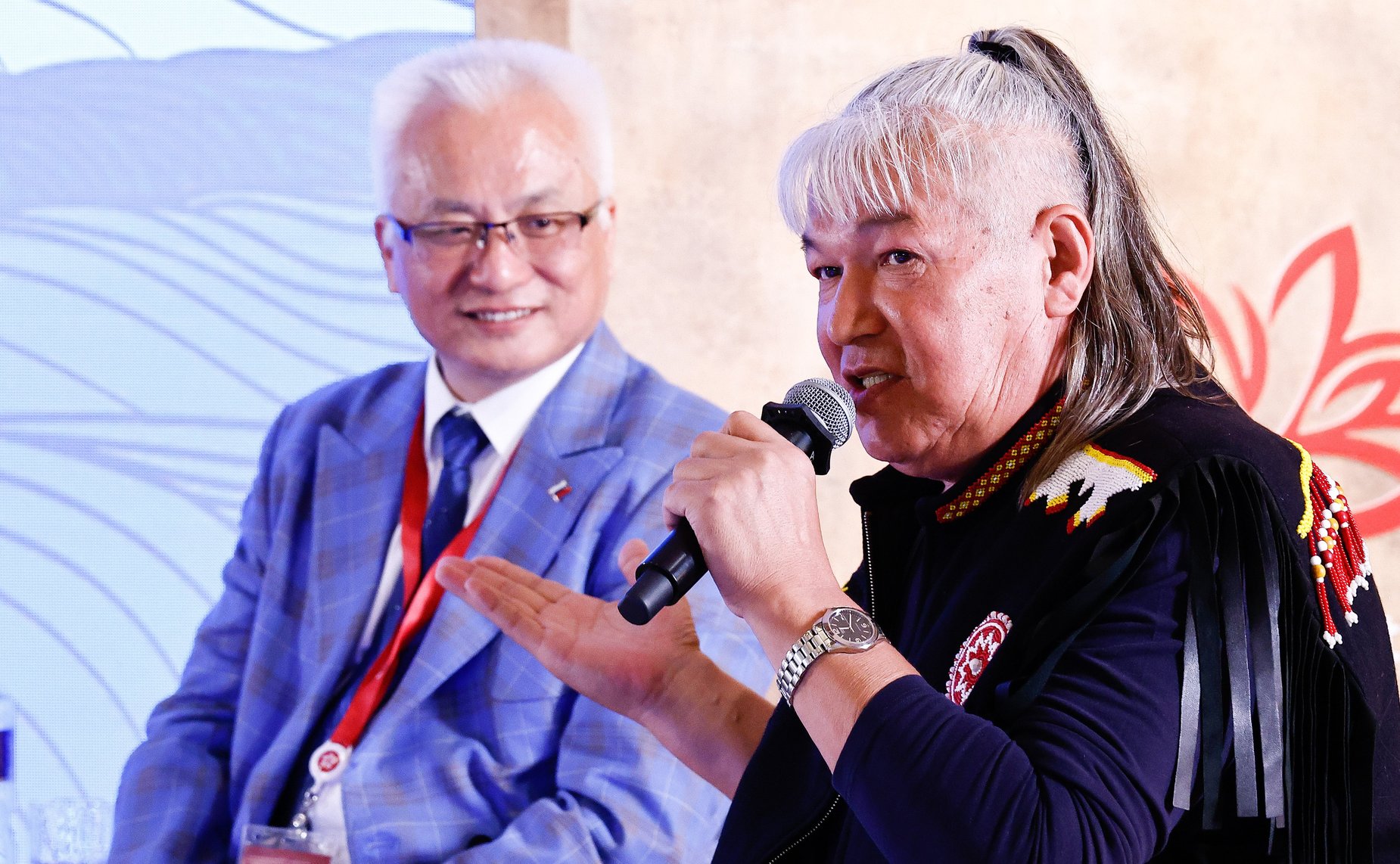 Сессия «Диалог культур коренных народов России и Китая». Сенаторы принимают участие в VIII Восточном экономическом форуме