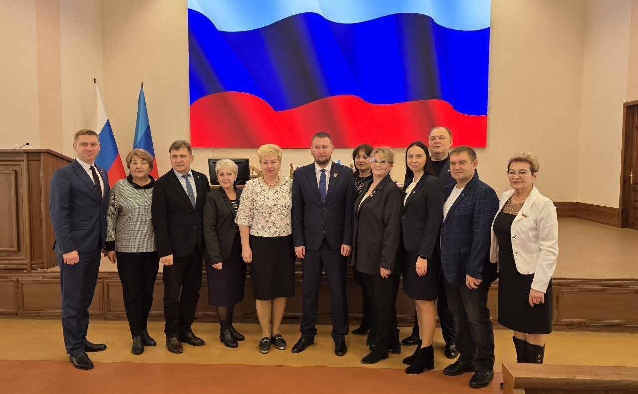 Ольга Бас в ходе поездки в регион приняла участие в публичных слушаниях по законопроекту «О бюджете Луганской Народной Республики на 2026 год и на плановый период 2027 и 2028 годов»