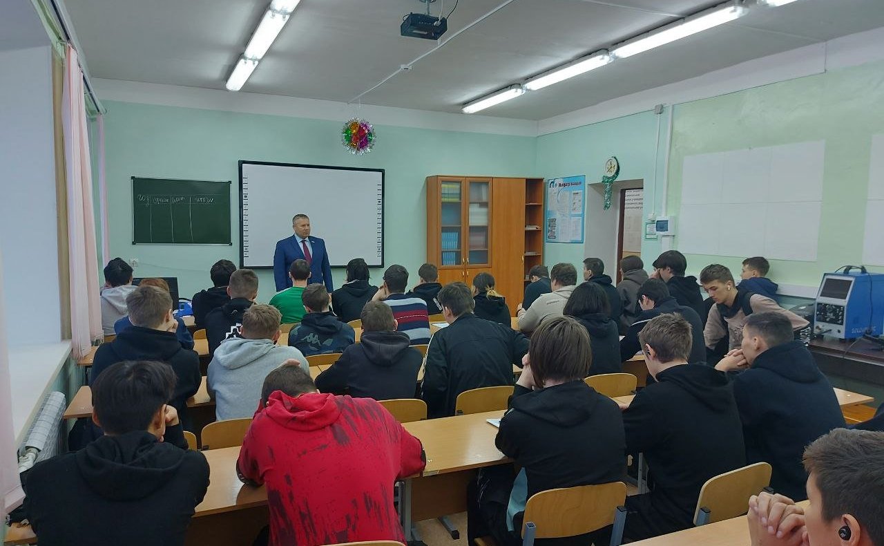 Денис Гусев встретился со студентами Ненецкого АО