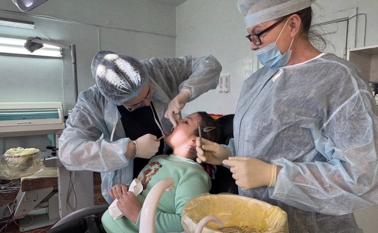 Последние две недели в Нижнесерогозской центральной районной больнице работали врачи-стоматологи из Адыгеи