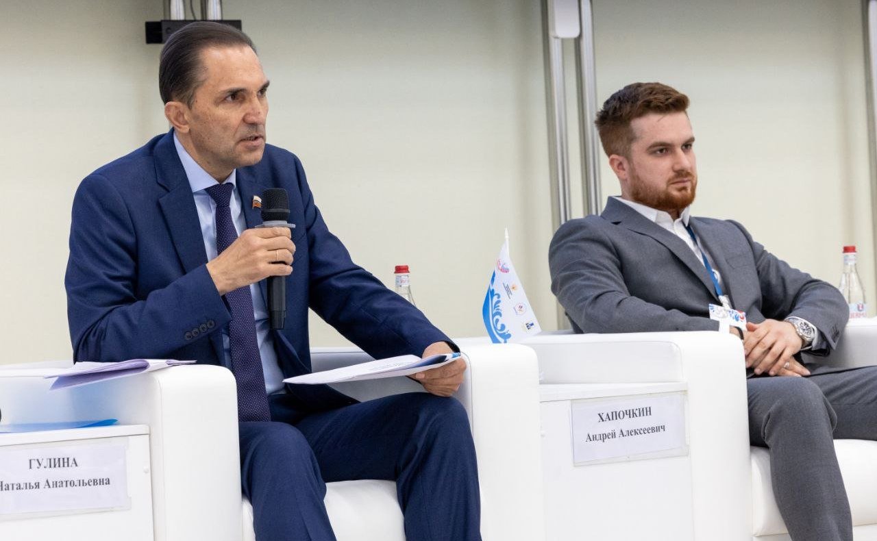Андрей Хапочкин в ходе поездки в регион принял участие во II Всероссийском муниципальном форуме «Малая родина — сила России»