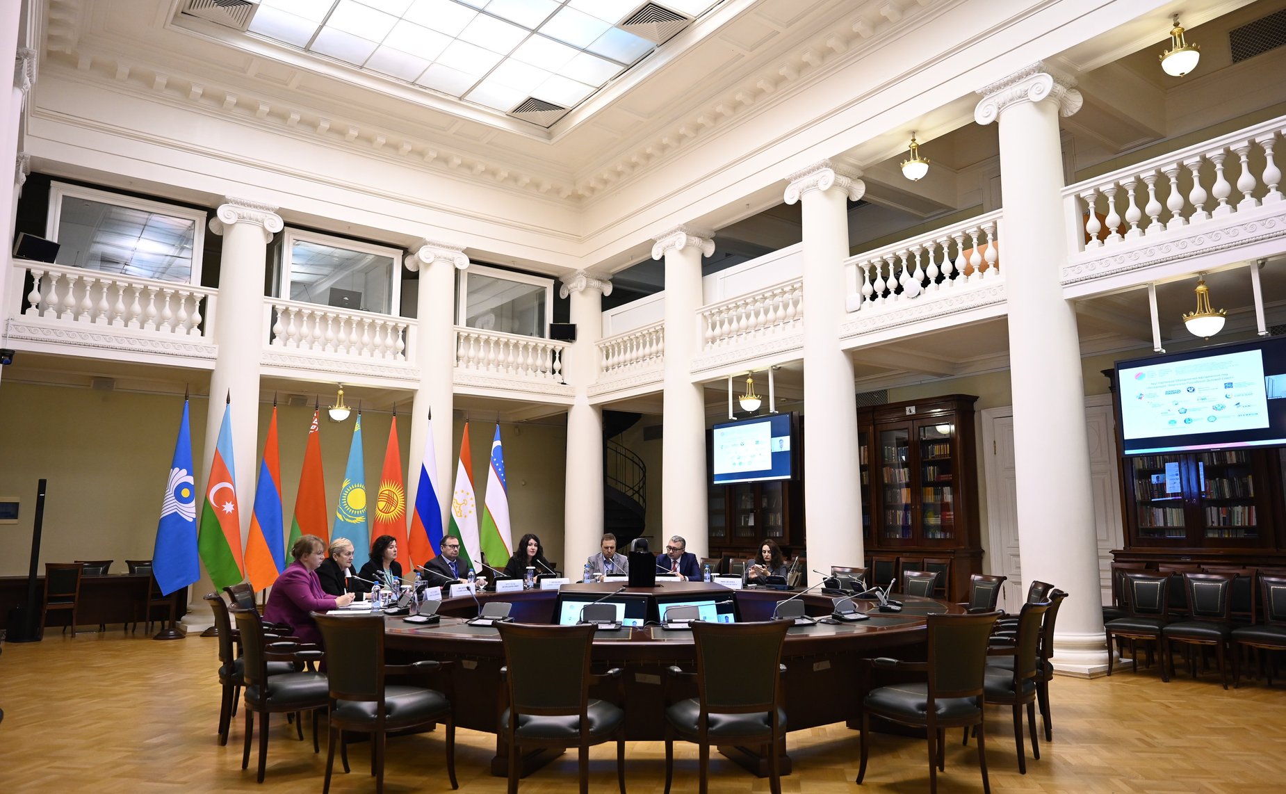 Круглый стол «Региональная экономическая интеграция и унификация отраслевого законодательства стран СНГ». III международный форум «Содружество моды»