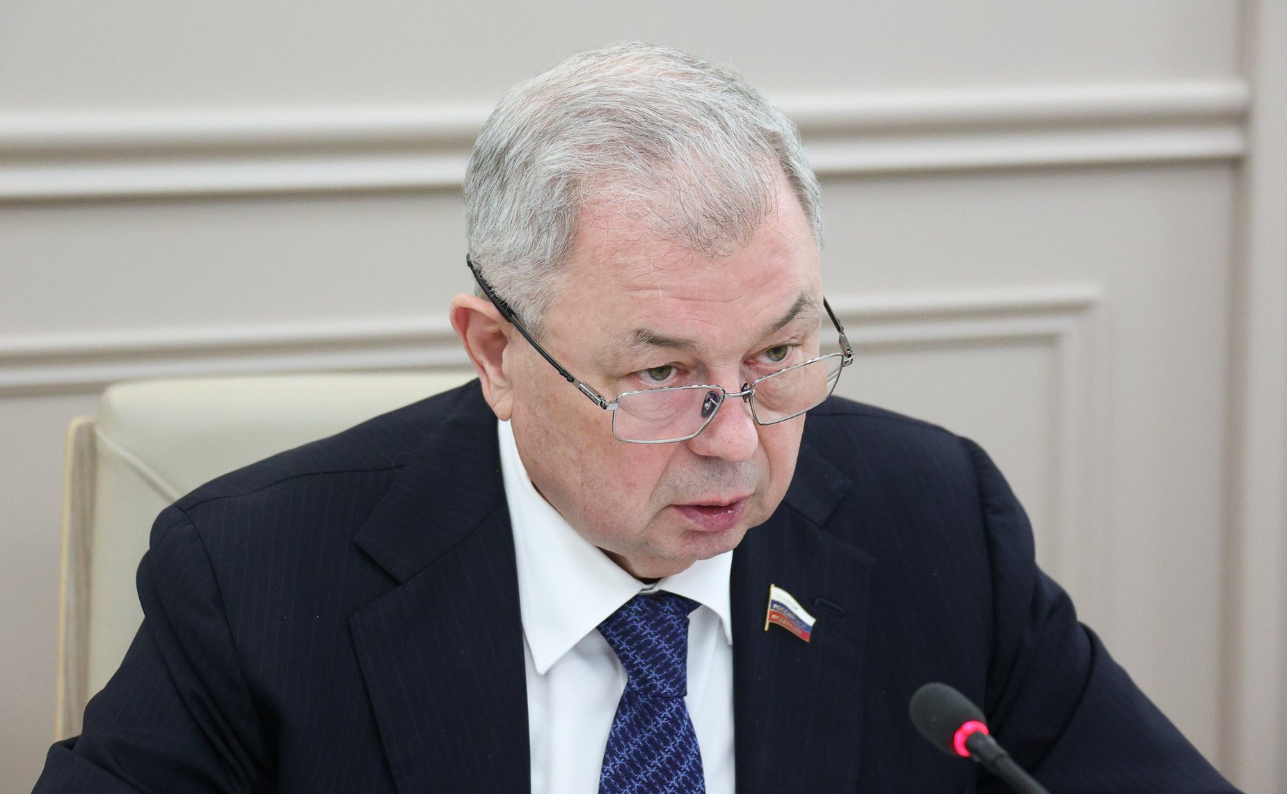 Анатолий Артамонов