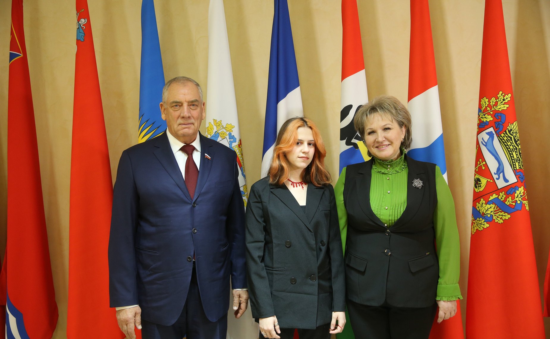 Сенаторы вручили Алине Журавлевой из Новгородской области медаль «За проявленное мужество»