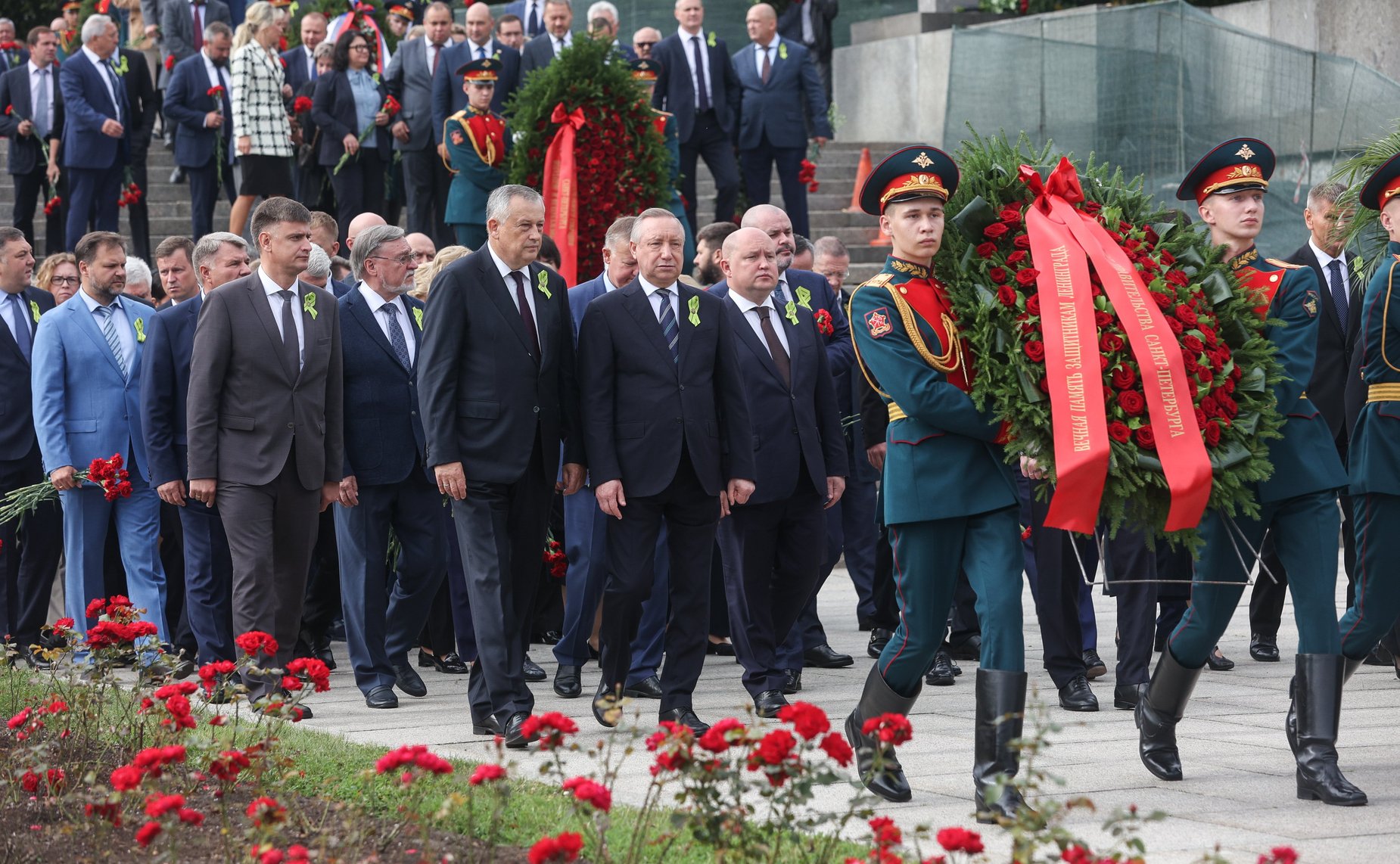 Валентина Матвиенко приняла участие в торжественно-траурной церемонии возложения венков и цветов к монументу «Мать-Родина» на Пискаревском мемориальном кладбище