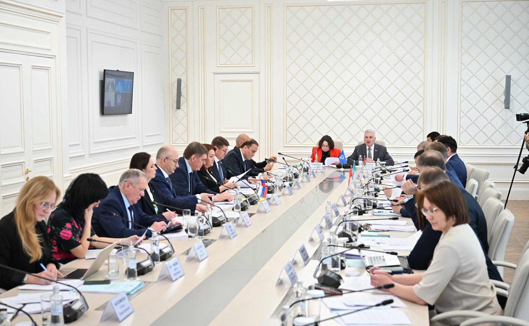 Сенаторы РФ приняли участие в заседании Постоянной комиссии МПА СНГ по изучению опыта государственного строительства и местного самоуправления