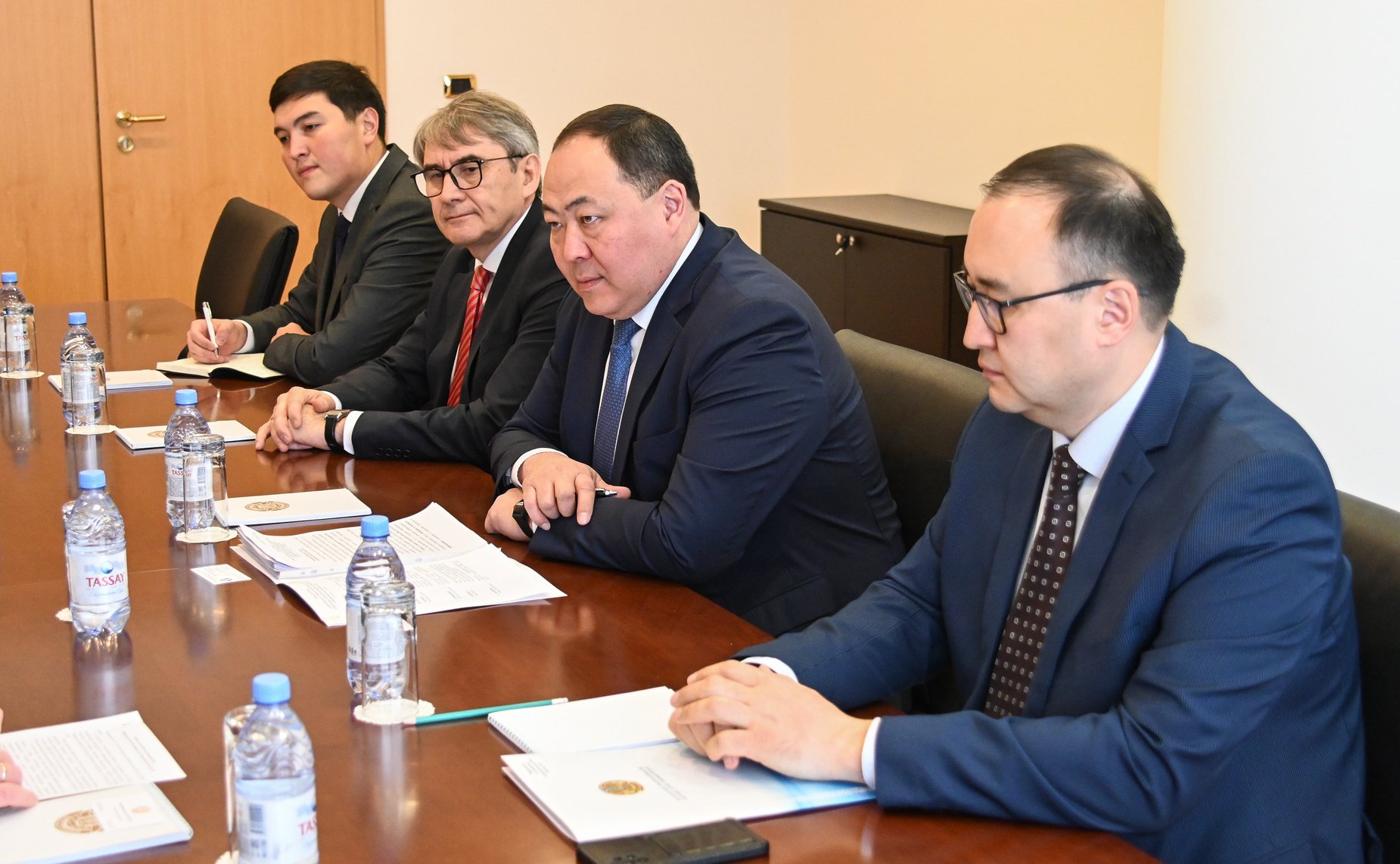 Сенаторы РФ приняли участие в наблюдении за проведением внеочередных выборов депутатов Мажилиса Парламента Республики Казахстан в составе миссий международных наблюдателей