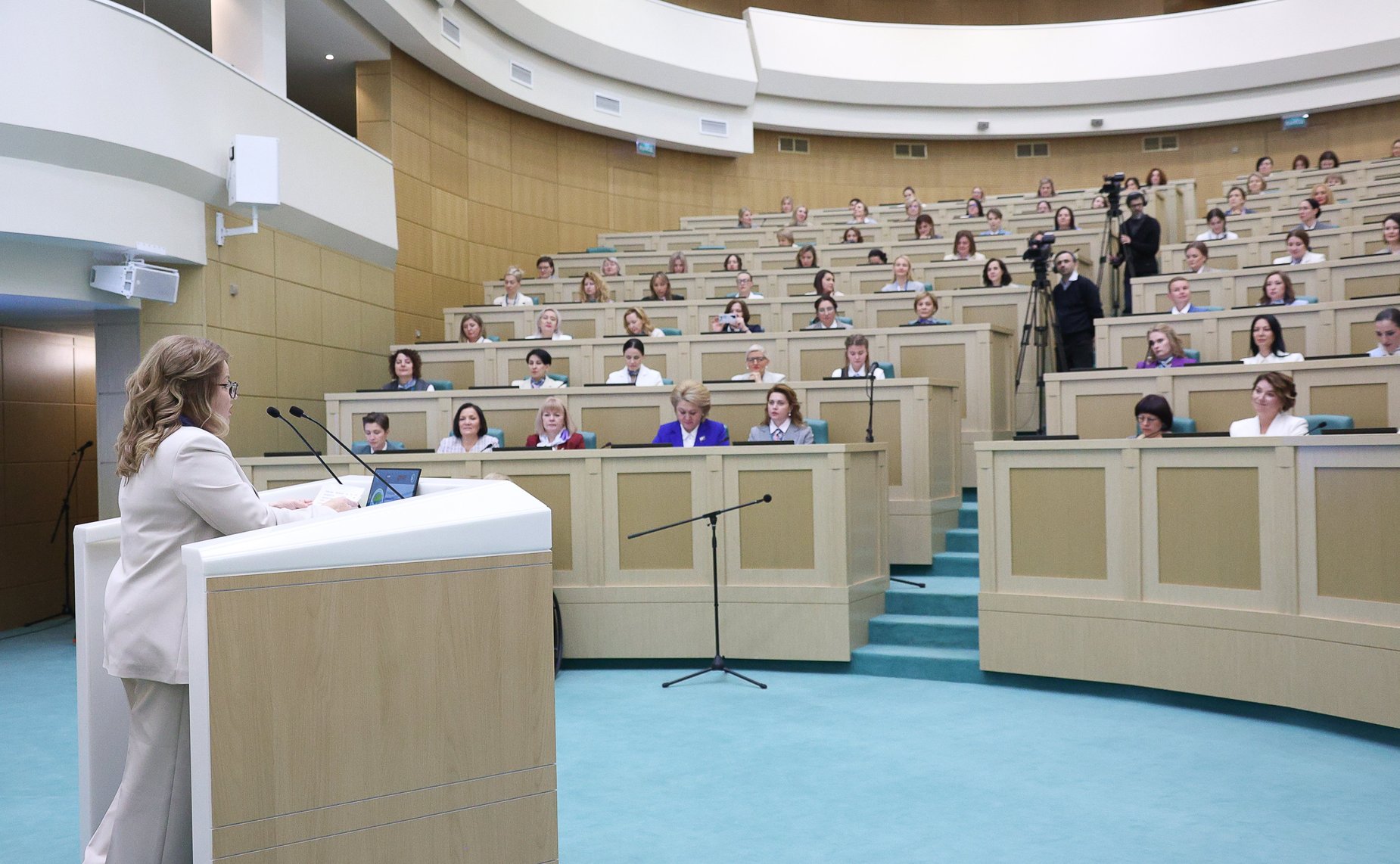 Торжественное мероприятие, посвященное подведению итогов второго международного потока образовательной программы «Женщина-лидер»